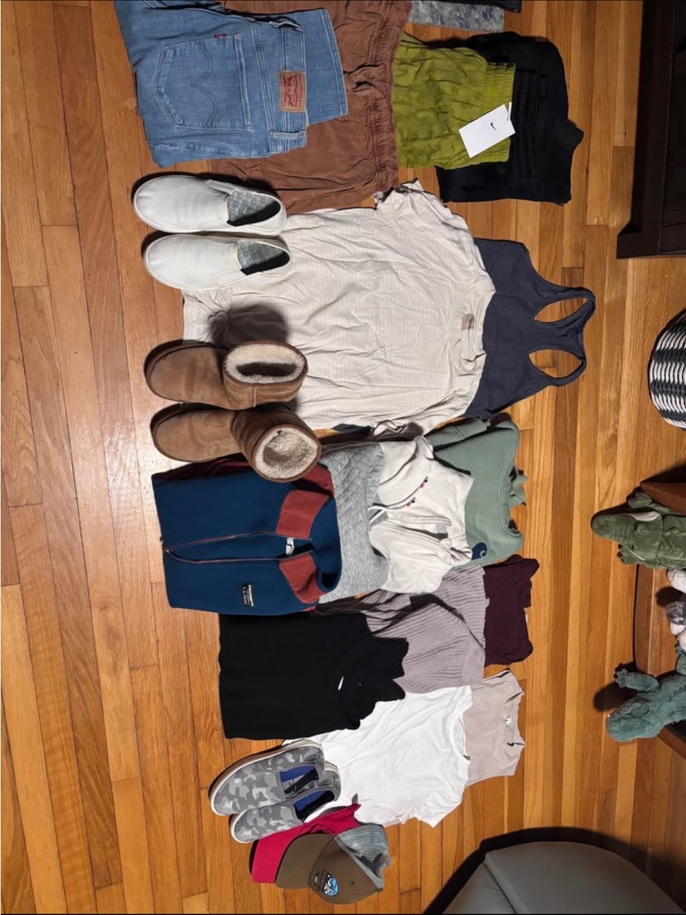 Womens medium bundle! Patagonia, lululemon, llbean, Levi, Uggs